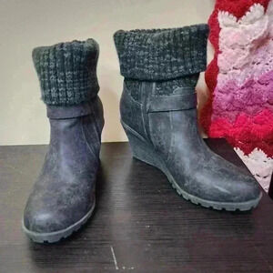 MUK LUKS WOMEN'S GEORGIA Knit Distressed Wedge BUCKLE STRAP ANKLE BOOTS Size 10